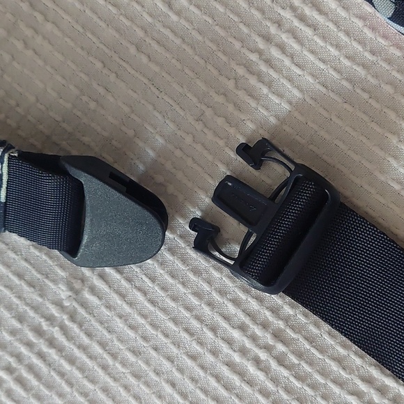 Vera Bradley Sling Bag - Picture 4 of 12